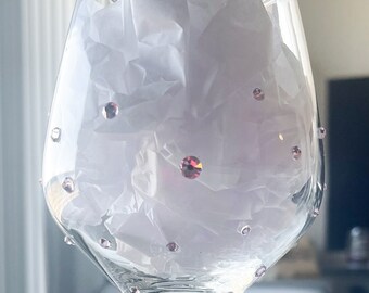 Copa de vino engastada en piedra