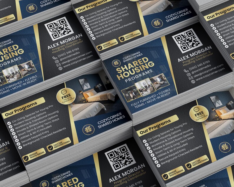 Puede incluir: Una pila de tarjetas de visita con un dise&ntilde;o azul marino y dorado. Las tarjetas presentan el texto "CozyCorner Shared Homes" y "Shared Housing Programs". Las tarjetas tambi&eacute;n incluyen un c&oacute;digo QR, informaci&oacute;n de contacto y una lista de opciones de programas de vivienda.