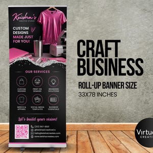 Puede incluir: Un banner enrollable para un negocio artesanal, con el texto "Craft Business" y "Roll-Up Banner Size 84x198 cm." El banner tiene un fondo negro con acentos rosas y blancos, e incluye un logotipo y descripciones de servicios.