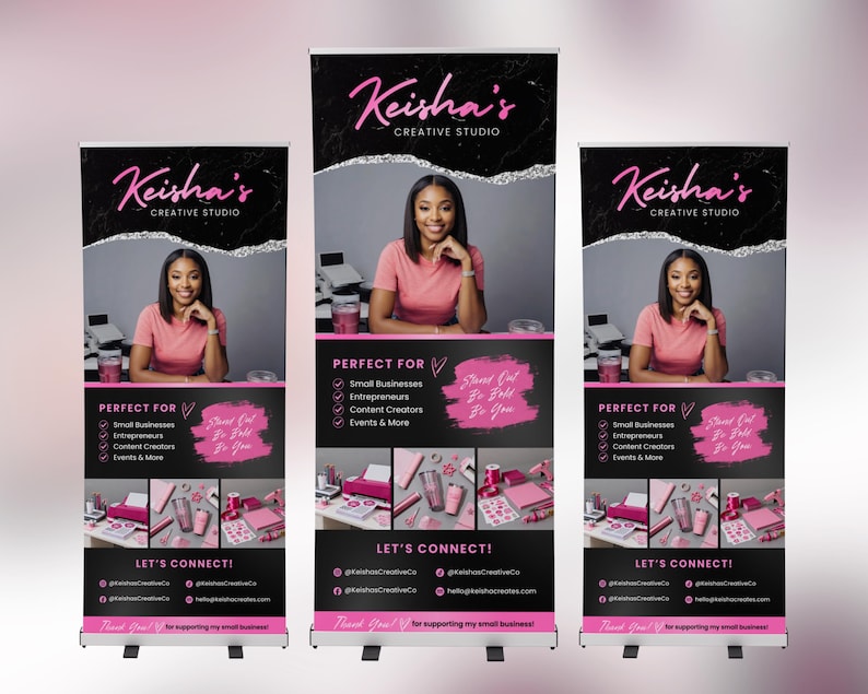Puede incluir: Tres expositores de banner retr&aacute;ctiles con una mujer con una camisa rosa. Los banners tienen un dise&ntilde;o de m&aacute;rmol negro y plateado con el texto "Keisha's Creative Studio" en rosa. Los banners tambi&eacute;n incluyen el texto "Perfect For" y "Let's Connect!"