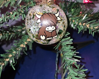 Highland Cow Christmas Ornament White and Green, Cute Farm Animal Ornament, Cow Christmas Bauble, Ornament With Cow Bell, Highland Cow Xmas