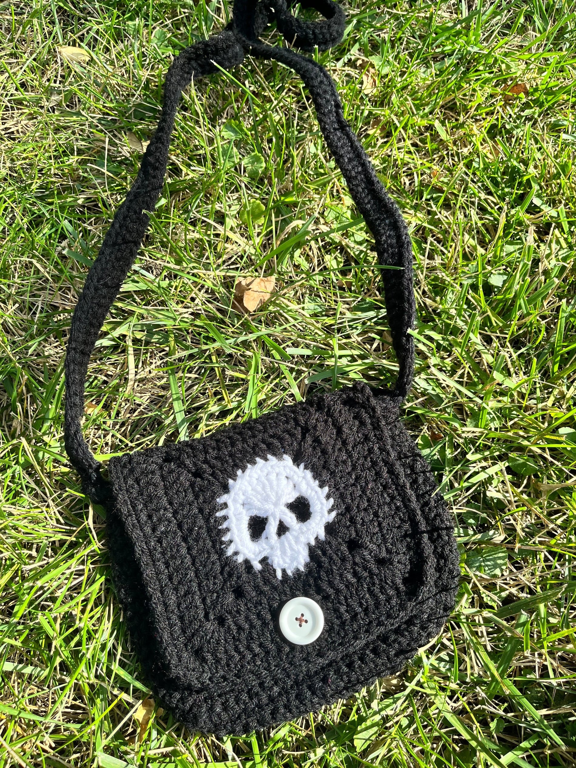 Sletend Small Crossbody Bag Gothic Skull Roses Sling Bag For Women Men,  Mini Messenger Bag Shoulder Handbag With Adjustable Straps