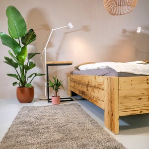 Bett handgefertigt aus alten Massivholz Bohlen, Modell Wood Bild 3