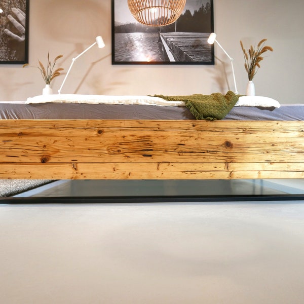 Bett handgefertigt aus alten Massivholz Bohlen, Modell Steel