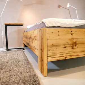 Bett handgefertigt aus alten Massivholz Bohlen, Modell Wood Bild 6