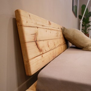 Bett handgefertigt aus alten Massivholz Bohlen, Modell Wood Bild 8