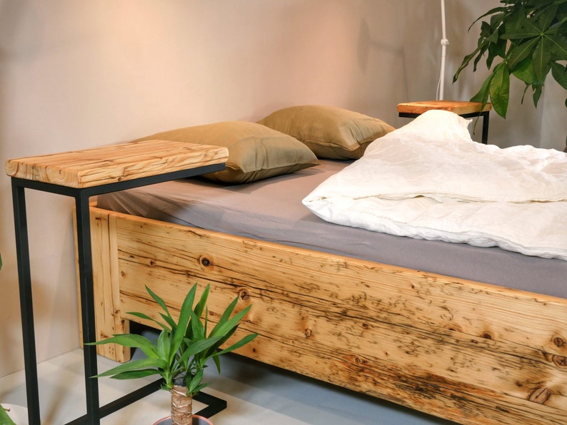 Bett handgefertigt aus alten Massivholz Bohlen, Modell Wood Bild 1
