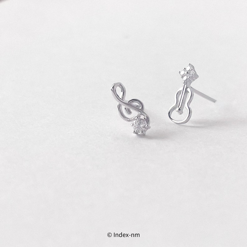 925 Sterling Silver Music Note/violin Gemstone Asymmetrical Stud