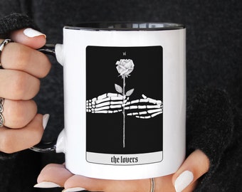 Taza de Tarot para Enamorados: Un Regalo Romántico para Lectores de Tarot