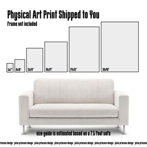 Puede incluir: Una gu&iacute;a de tallas para impresiones de arte, que muestra c&oacute;mo se ver&iacute;an diferentes tama&ntilde;os sobre un sof&aacute; de 7,5 pies. Las tallas son 5x7 pulgadas, 8x10 pulgadas, 13x19 pulgadas, 18x24 pulgadas, 24x32 pulgadas y 30x40 pulgadas.