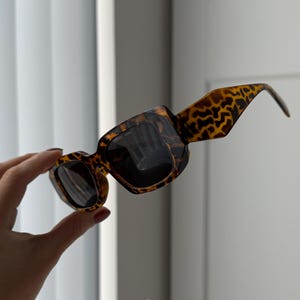 Classic Women\'s Sunglasses - Black & Tortoiseshell Styles Classic Unique True Vintage Rockabilly Style Womens Cat Eye  main image 3