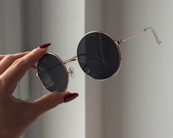 Rounded Black sunglasses circular Golden frame circular Wire Frame Sunglasses