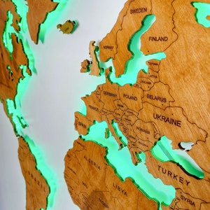 Carte du monde en bois avec rétroéclairage LED