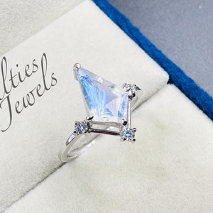 Unique Kite Cut Moonstone Engagement Ring Vintage Rainbow Moonstone Ring 10k 14k Gold Marquise Moissanite Ring Unique Ring Women Dainty Ring