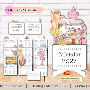 Può includere: Un set di calendario 2027 a tema cucito in download digitale con 15 file PNG. Il design include pagine mensili, una copertina e un modello per il supporto. Le illustrazioni mostrano macchine da cucire, manichini, rotoli di tessuto e attrezzi.