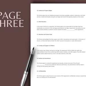 以下が含まれることがあります： 婚前契約書の「ページ3」というタイトルの法的文書。この文書は、知的財産権、債務の配分、教育とキャリアの目標、子供の監護と扶養、見直しと修正、機密保持に関する条項を概説しています。