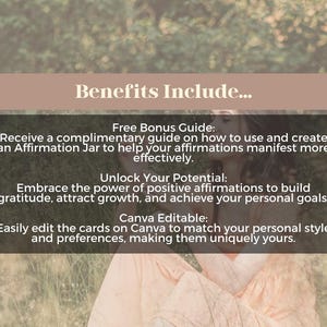 Op de afbeelding: Een roze en witte printable voor een affirmatieconservenpot met de tekst "Benefits Include..." en een lijst met voordelen, waaronder een gratis bonusgids, het ontsluiten van je potentieel en Canva-bewerkbare functies.