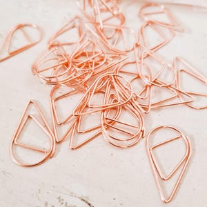100 pezzi graffette oro rosa, 2,5 x 1,5 cm, graffette a goccia, graffette metalliche, fermagli per raccoglitori, forniture per matrimoni, forniture per biglietti per bambini