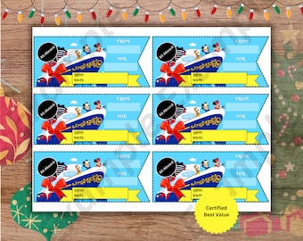 Puede incluir: Seis etiquetas de regalo imprimibles con una imagen de dibujos animados de Mickey Mouse, Minnie Mouse, Donald Duck y Goofy en un crucero. Las etiquetas son azules, amarillas y rojas con el texto "All Aboard" y "Certified Best Value".