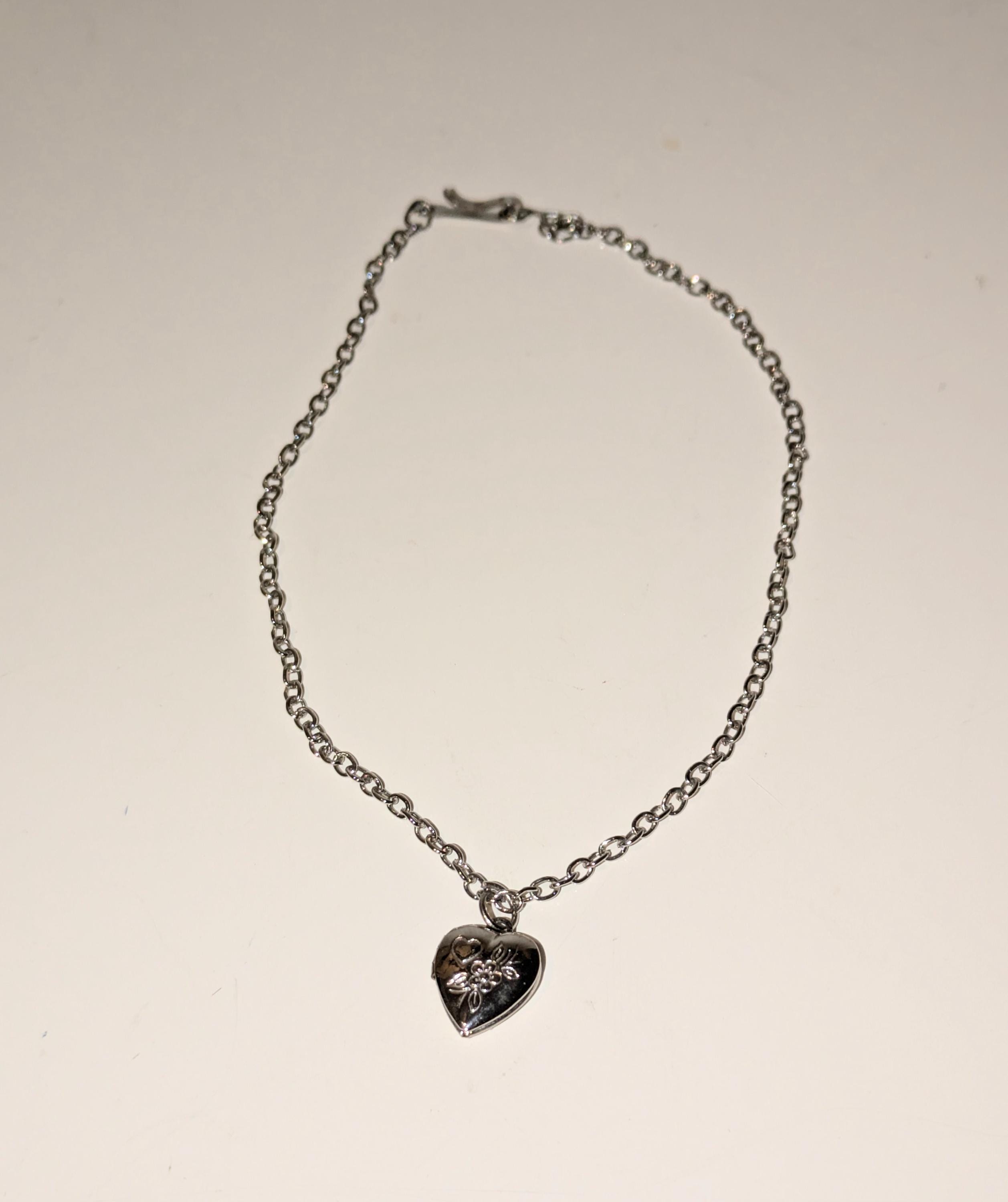American Girl Pleasant Company Molly Silver Heart Locket Necklace