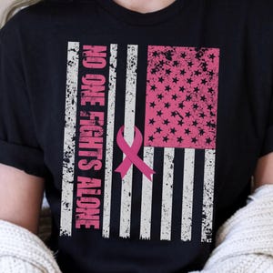 Camiseta de colores cómodos para concientizar sobre el cáncer, camiseta con lazo de guerrero superviviente que lucha contra el cáncer, camiseta &quot;Nadie lucha solo&quot;, camiseta de guerrero contra el cáncer de mama