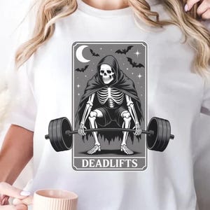 Camiseta de tarot de esqueleto para gimnasio, camiseta de entrenamiento de peso muerto, camiseta de mamá musculosa, peso muerto para mujeres, fitness para mujeres, camiseta de gimnasio de Halloween, camiseta con meme de peso muerto