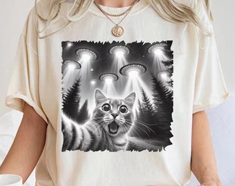 Camiseta clásica divertida con diseño de gato tomándose un selfie con ovnis, camiseta divertida con gato, camiseta con gato ovni, camiseta con selfie de gato, camiseta con selfie de extraterrestres con gato, regalo para amantes de las mascotas