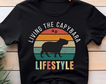Camiseta de capibara, vivir es mejor con capibaras, camisa de capibara divertida, ropa de capibara, lindo capibara, lindo regalo de capibara, regalo de amante de capibara