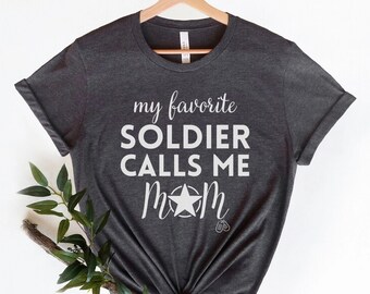 Mi soldado favorito me llama mamá, camisa orgullosa de mamá del ejército, camisa de mamá soldado, día de la familia del ejército, regalo de mamá del ejército de EE. UU., camisa de mamá militar, camisa de mamá del ejército