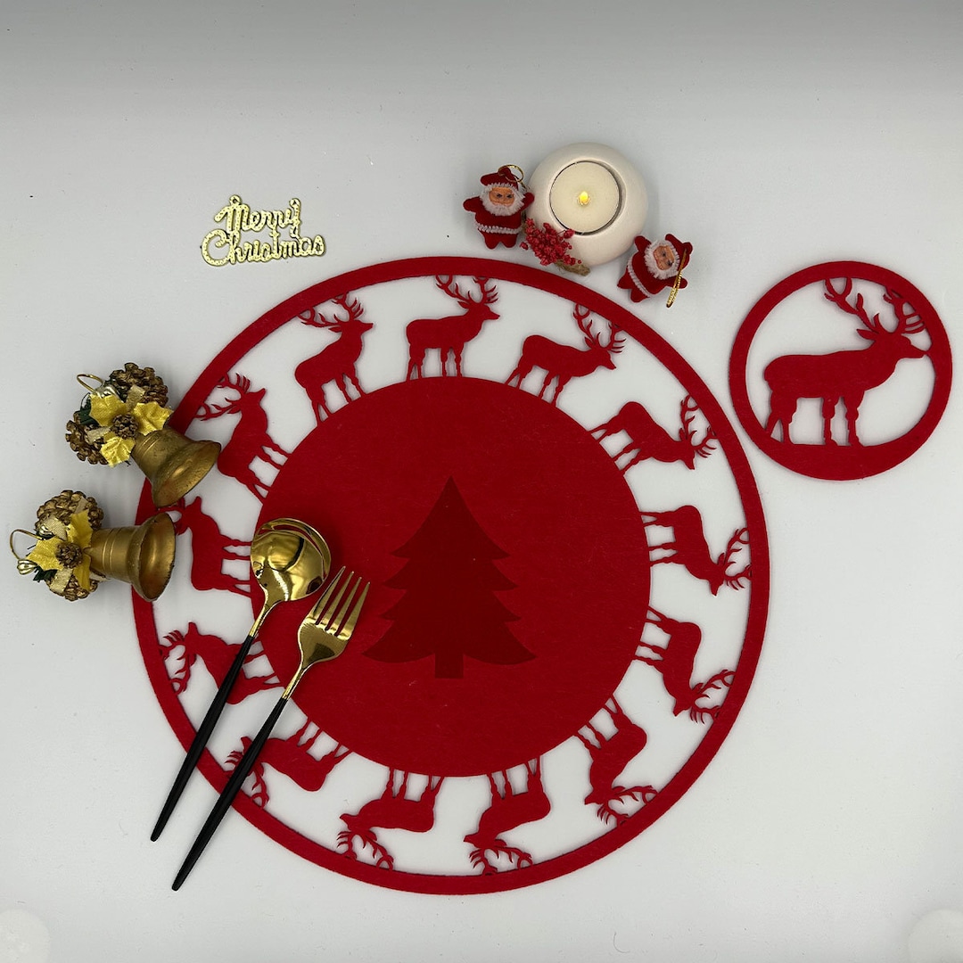 36 Cm Round Christmas Placemat With Pine Tree Motif and Adorned With