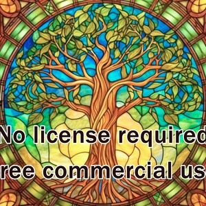 Op de afbeelding: Een glas-in-loodraam met een kleurrijk boomontwerp. De tekst "No license required" en "Free commercial use" is zichtbaar onderaan de afbeelding.