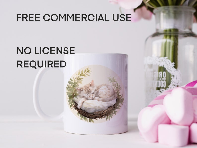 Puede incluir: Taza de cer&aacute;mica blanca con un gr&aacute;fico de un gatito durmiendo en un nido de p&aacute;jaro. El texto "FREE COMMERCIAL USE NO LICENSE REQUIRED" est&aacute; impreso en la taza.
