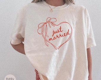 Just Married Shirt, Wedding Shirt Gift, Newlywed Shirt Gift for Bride, Mrs Comfort Colors® Shirt, Honeymoon Tee Shirt, Coquette Bow Shirt