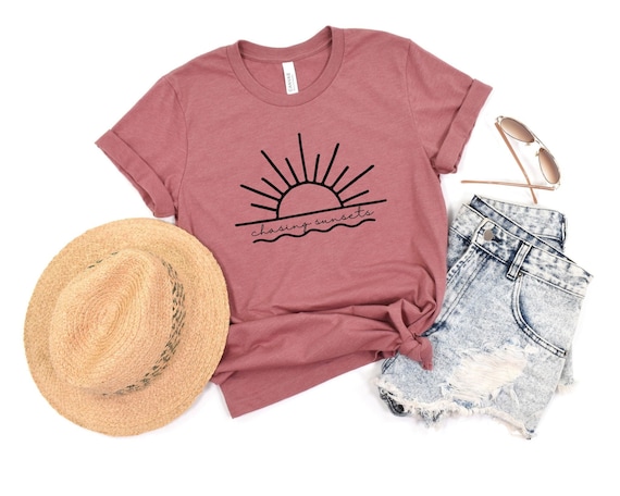 Chasing Sunsets T-shirt, Trendy Beach Vacation Tee, Aesthetic Summer T-Shirt, Sunset Lover Gift for Her, Trendy Sunset T Shirt for Women