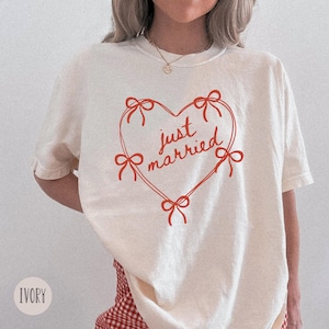 Just Married Shirt, Wedding Shirt Gift, Newlywed Shirt Gift for Bride, Mrs Comfort Colors® Shirt, Honeymoon Tee Shirt, Coquette Bow Shirt