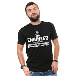 Rolig ingenjörsdefinition-t-shirt: Koffein och sista minuten-arbete
