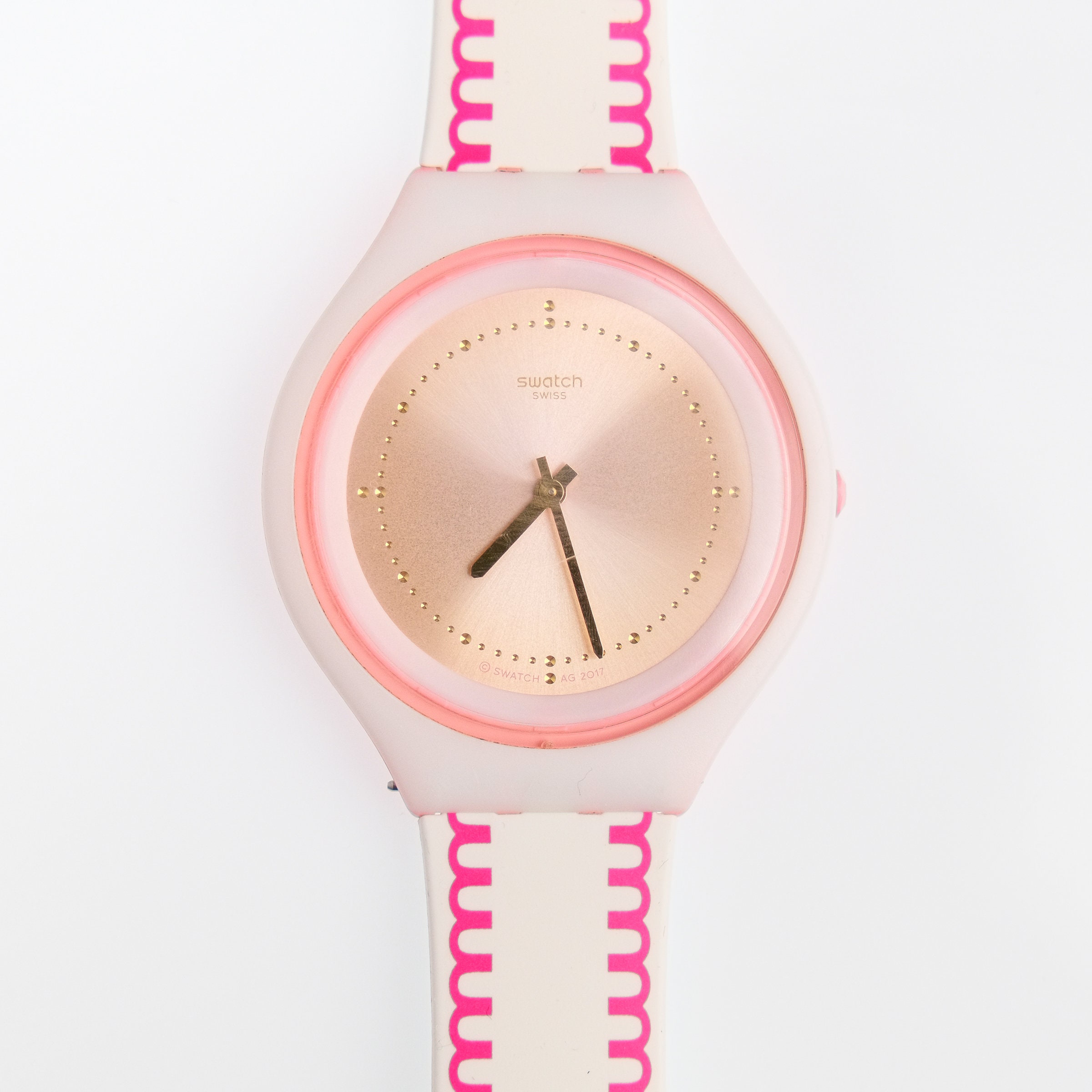Swatch Skin – SVUP101 – Skinblush – weißes Armband mit rosa Muster