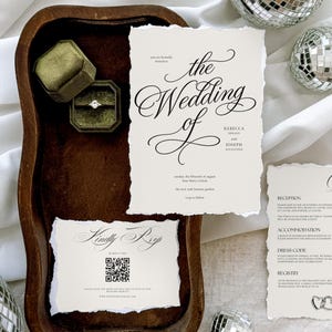 Elegante set di inviti di nozze con codice QR per la conferma di partecipazione, dettagli raffinati, indirizzo moderno e chic in nero e crema, modello Canva.