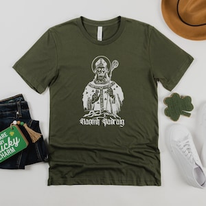 Naomh Padraig Military Green T-Shirt for St Patricks Day, Gaeilge Irish Spelling, Patron Saint of Ireland, Medieval Tee for Men