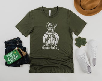 Naomh Padraig Military Green T-Shirt for St Patricks Day, Gaeilge Irish Spelling, Patron Saint of Ireland, Medieval Tee for Men