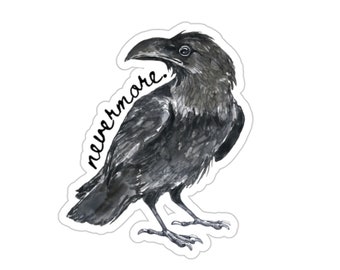 Puede incluir: Una ilustración de acuarela en blanco y negro de un cuervo con la palabra "nevermore" escrita en cursiva en el lado izquierdo de la imagen.