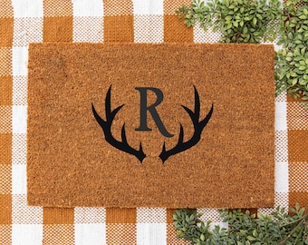 Personalized Antler Doormat, Rustic Monogram Door Mat, Custom Family Name Welcome Mat, Cabin Décor, Hunting Lodge Gift