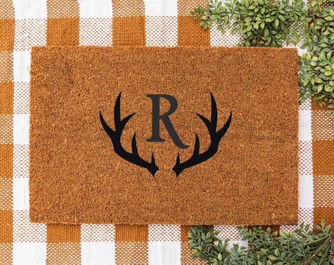 Personalized Antler Doormat, Rustic Monogram Door Mat, Custom Family Name Welcome Mat, Cabin Décor, Hunting Lodge Gift