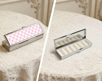 Pink Checkered 7 Day Pill Organizer Weekly Medicine Case Compact Travel Pill Box with 7 Compartments Durable Portable Medication Organizer