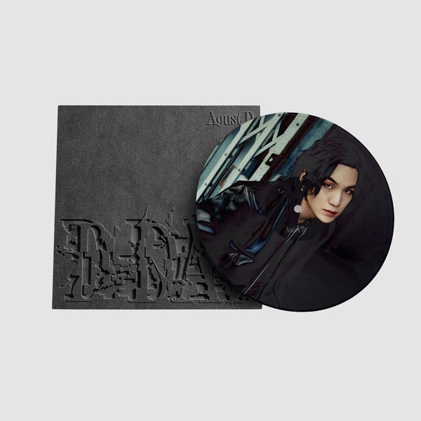 SUGA/Agust D (BTS) - Album du jour J en disque vinyle 12" + livraison gratuite et rapide dans le monde entier ! Disponible en modèles D-Day et Full SUGA !