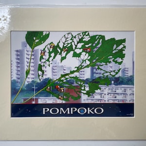 Originale Vintage PomPoko (Heisei Tanuki Gassen Ponpoko) Lobby Card francese FOH ancora montata e pronta per essere incorniciata 40 x 30 cm 3