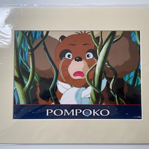 Originele vintage PomPoko (Heisei Tanuki Gassen Ponpoko) Franse lobbykaart FOH, nog steeds gemonteerd en klaar om in te lijsten 40 x 30 cm 2