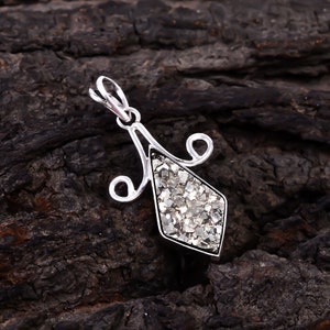 Kite Shape Natural Raw Pyrite Pendant, Dainty Pendant, Minimalist Necklace, 925 Sterling Silver Jewelry, Healing Crystal, Pyrite Jewelry.