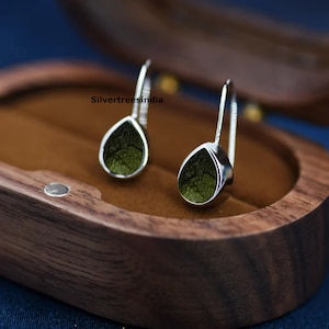 Pendientes de MOLDAVITA NATURAL * Pendientes de moldavita * Pendientes de piedra preciosa de tectita * Pendientes de plata esterlina * Pendientes de moldavita en bruto * Regalo de aniversario.