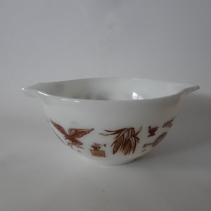 Ciotola vintage Pyrex Early American Cenerentola con beccuccio e manico